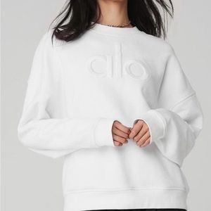 Alo Yoga Renown Heavy Weight Emblem Crew Neck in the color white*

98% COTTON